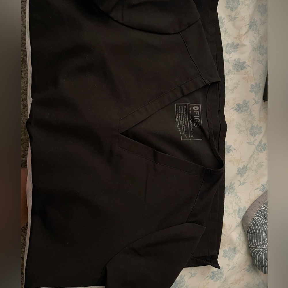 FIGS three pocket scrub top black size small